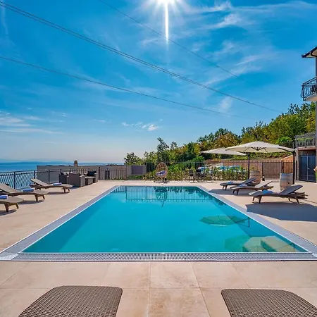 Esarjo With Heated Pool And Sea View Veprinac