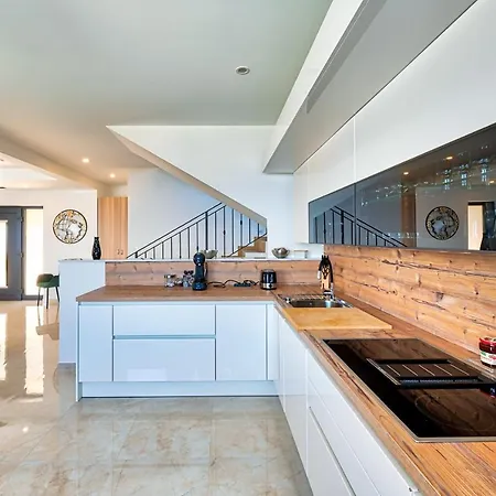 Esarjo With Heated Pool And Sea View Villa