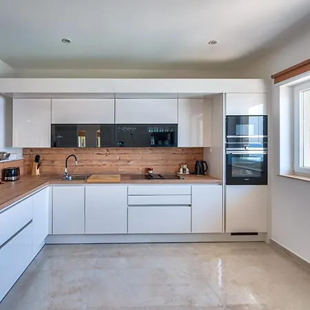 Esarjo With Heated Pool And Sea View