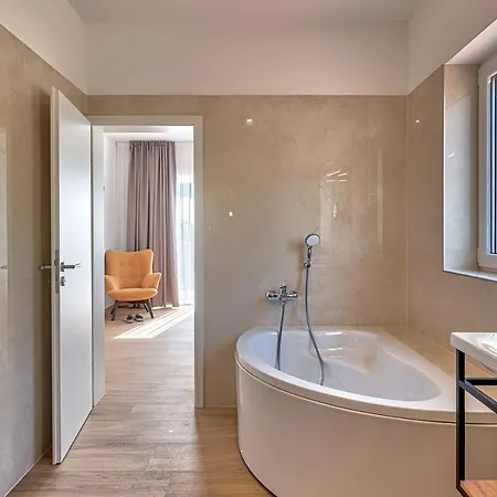 Esarjo With Heated Pool And Sea View Veprinac