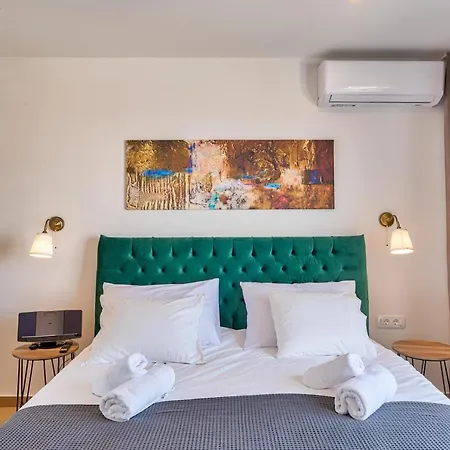 Esarjo With Heated Pool And Sea View Villa