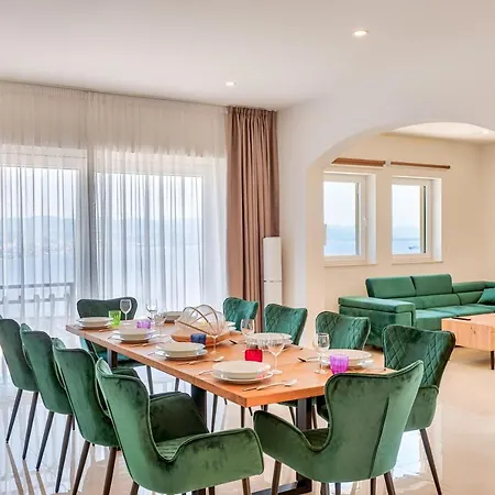 Βίλα Esarjo With Heated Pool And Sea View Veprinac