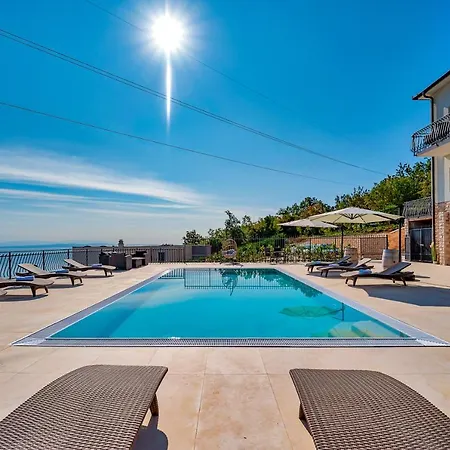 Vilă Esarjo With Heated Pool And Sea View
