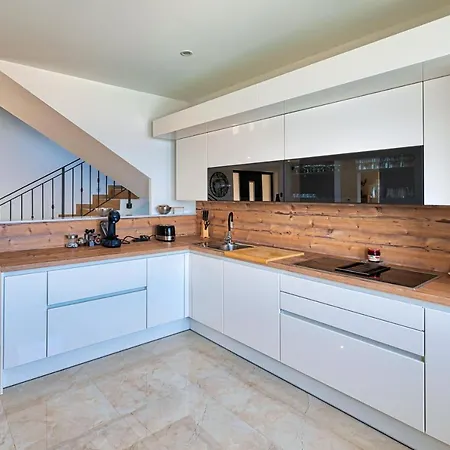 Esarjo With Heated Pool And Sea View