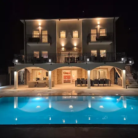 Esarjo With Heated Pool And Sea View