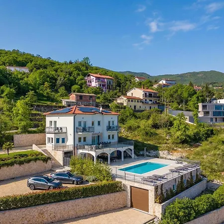 Vilă Esarjo With Heated Pool And Sea View Veprinac