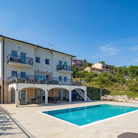 Esarjo With Heated Pool And Sea View