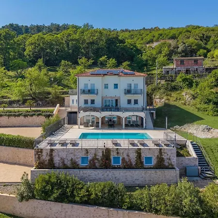 Vilă Esarjo With Heated Pool And Sea View Veprinac