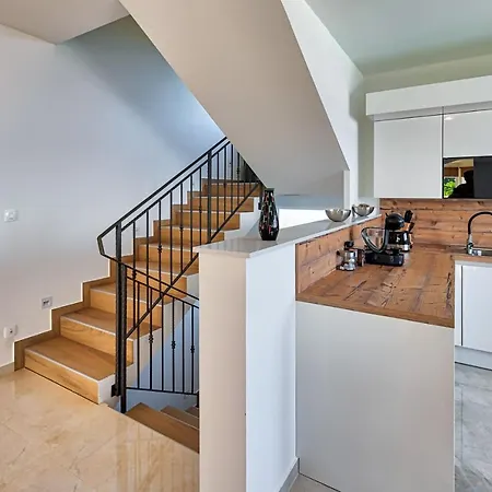 Vilă Esarjo With Heated Pool And Sea View *