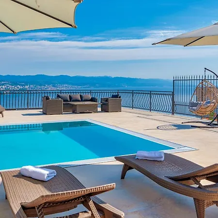 Willa Esarjo With Heated Pool And Sea View *
