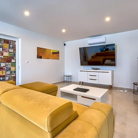 Villa Esarjo With Heated Pool And Sea View Veprinac