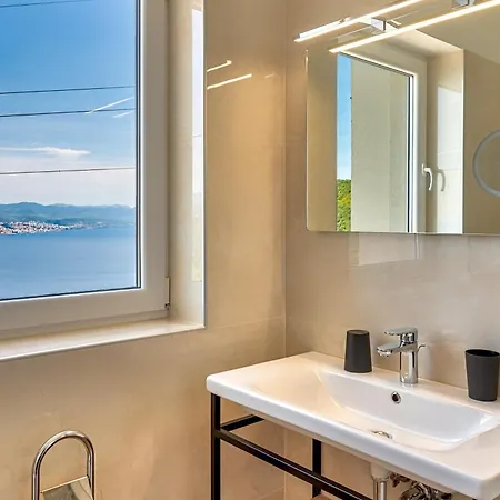 Esarjo With Heated Pool And Sea View Vilă