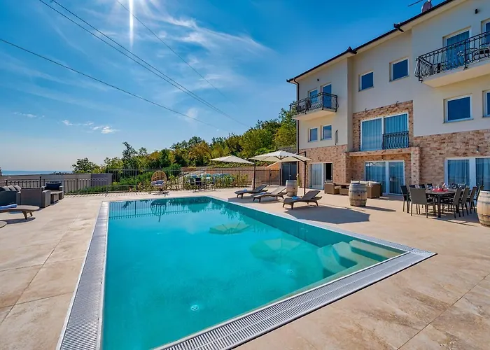 Esarjo With Heated Pool And Sea View