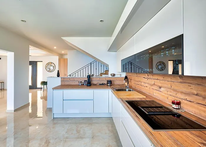 Esarjo With Heated Pool And Sea View Villa
