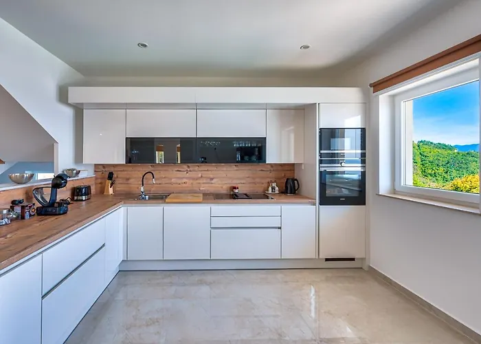 Esarjo With Heated Pool And Sea View