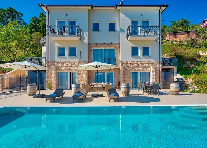 Villa Esarjo With Heated Pool And Sea View *
