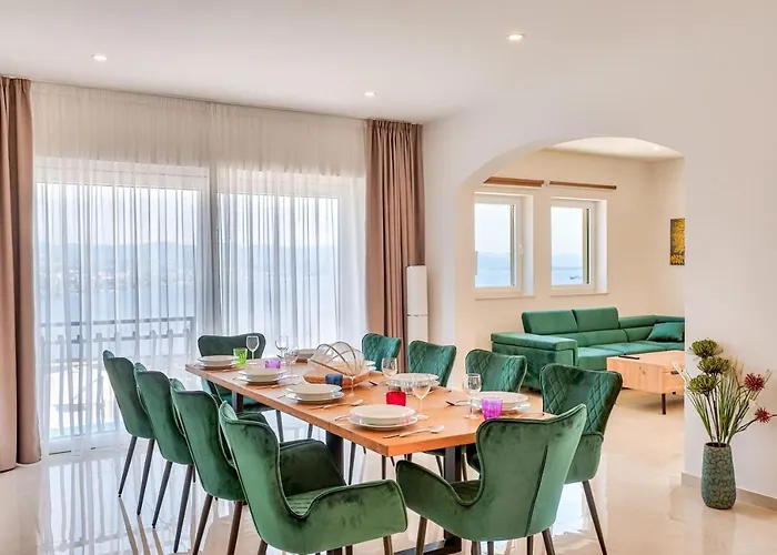 Villa Esarjo With Heated Pool And Sea View Veprinac