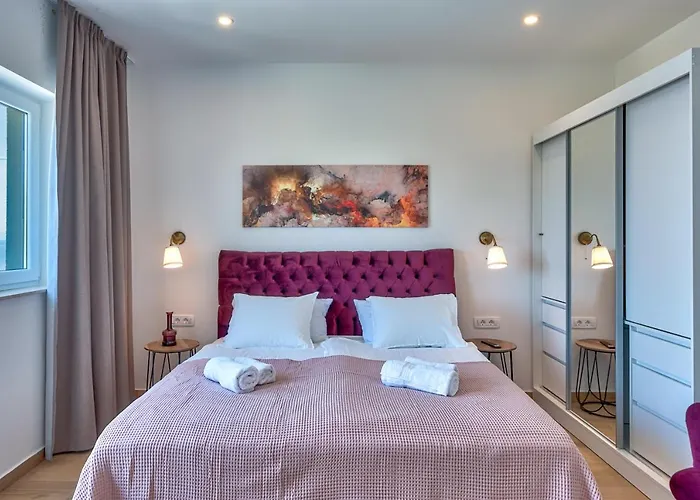 Villa Esarjo With Heated Pool And Sea View