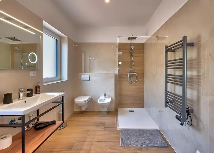 Esarjo With Heated Pool And Sea View Veprinac