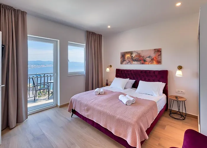 Villa Esarjo With Heated Pool And Sea View