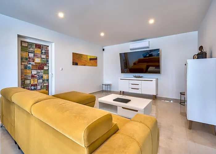 Villa Esarjo With Heated Pool And Sea View Veprinac