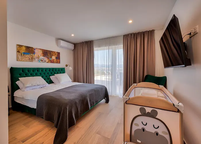 Esarjo With Heated Pool And Sea View Villa *