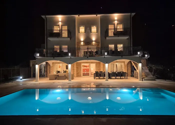 Esarjo With Heated Pool And Sea View