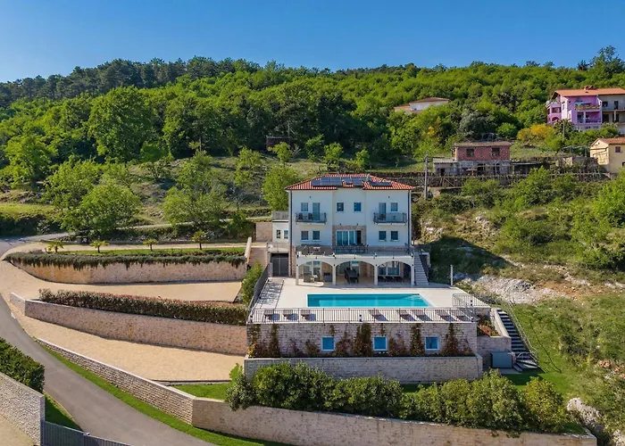 Esarjo With Heated Pool And Sea View