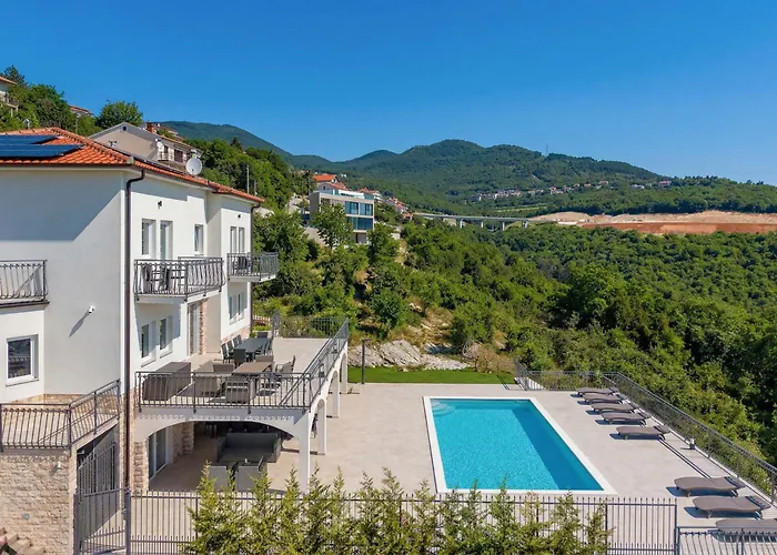 Esarjo With Heated Pool And Sea View Veprinac